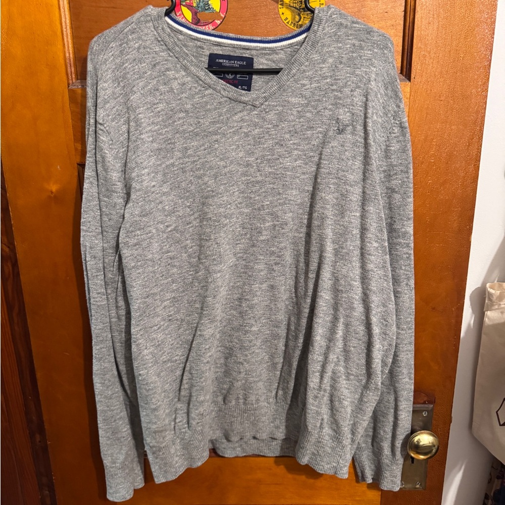 Men's Gray V-Neck Long Sleeve Shirt